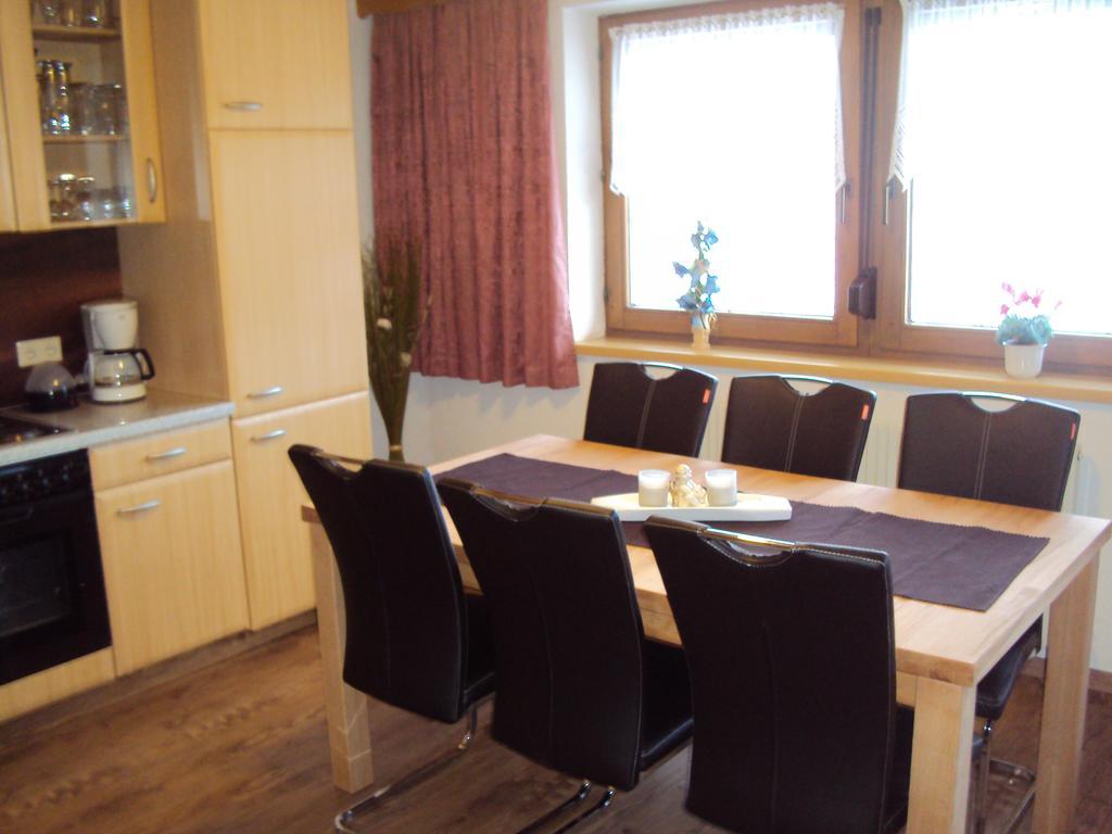 Haus Eben Lägenhet Hippach Rum bild